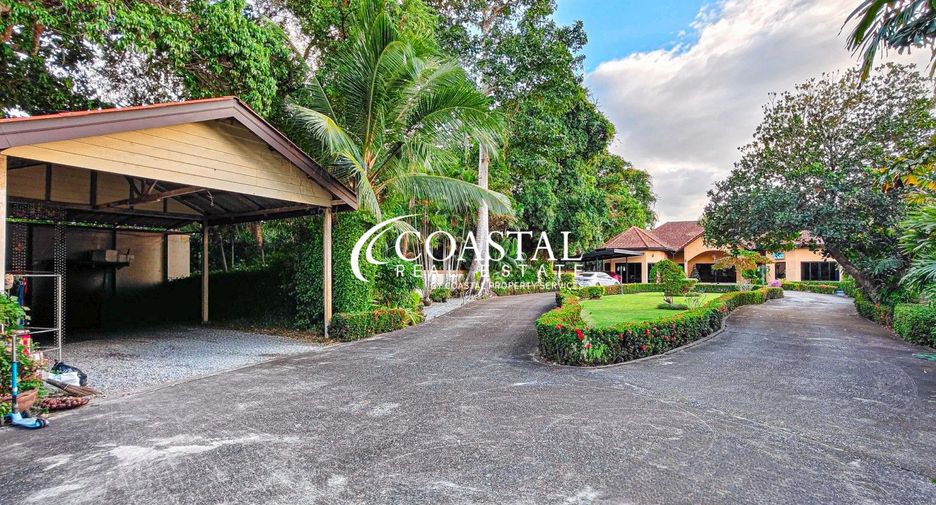 For sale 4 bedrooms house in Huay Yai, Pattaya