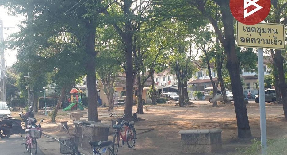 For sale 4 ベッドルーム townhouse in Khlong Sam Wa, Bangkok