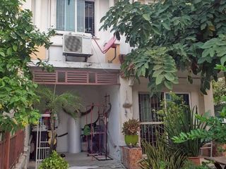出售 4 卧室 联排别墅 在 Khlong Sam Wa, 曼谷