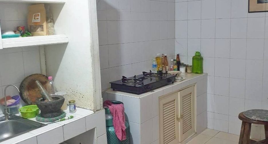 For sale 4 ベッドルーム townhouse in Khlong Sam Wa, Bangkok