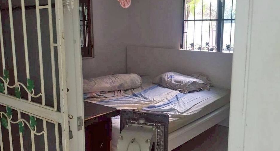 For sale 4 ベッドルーム townhouse in Khlong Sam Wa, Bangkok