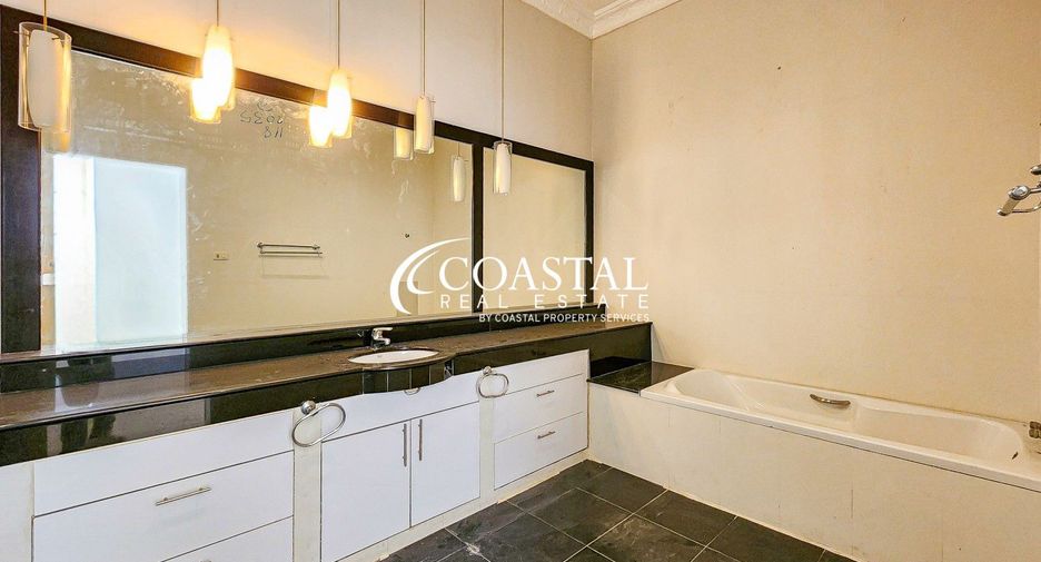 For sale 5 bedrooms house in Bang Lamung, Chonburi