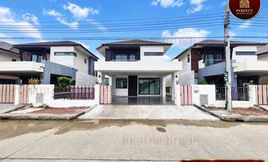 For sale 3 bedrooms house in Bang Phli, Samut Prakan