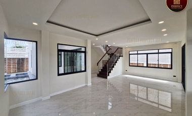 For sale 3 bedrooms house in Bang Phli, Samut Prakan