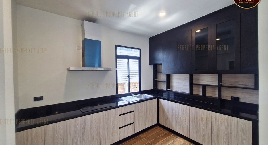 For sale 3 bedrooms house in Bang Phli, Samut Prakan