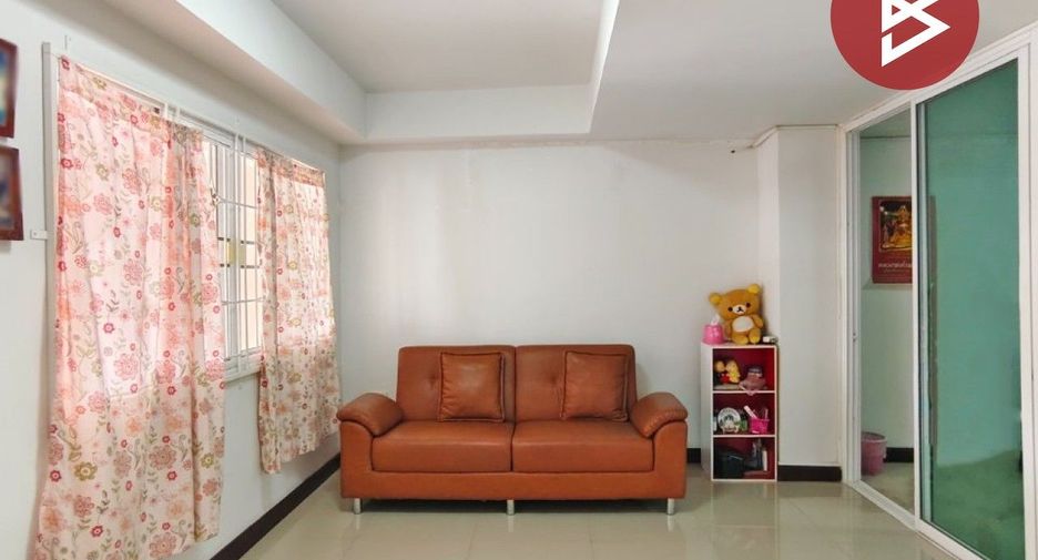 For sale 3 ベッドルーム townhouse in Sam Phran, Nakhon Pathom