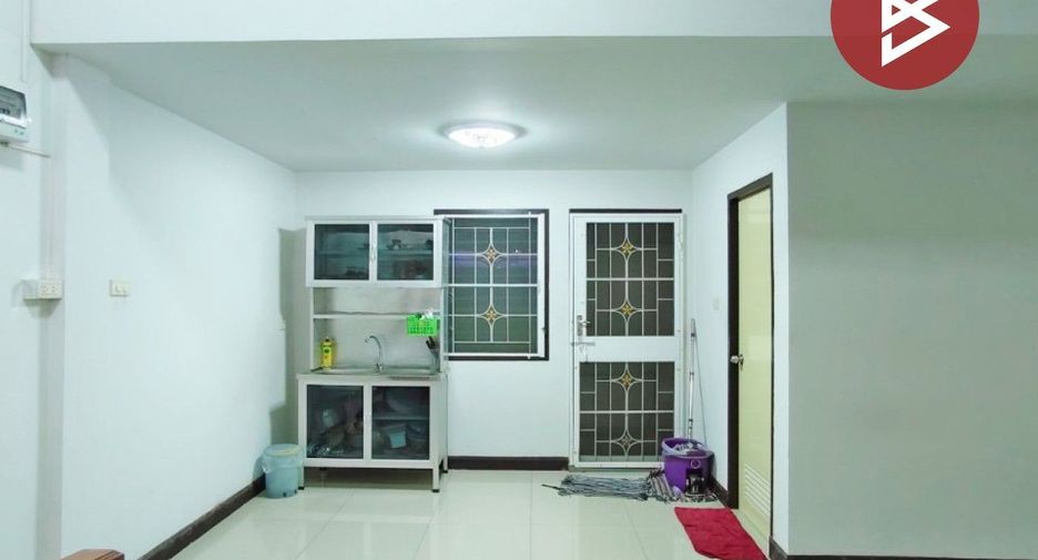 For sale 3 ベッドルーム townhouse in Sam Phran, Nakhon Pathom