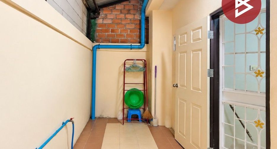 For sale 3 ベッドルーム townhouse in Sam Phran, Nakhon Pathom
