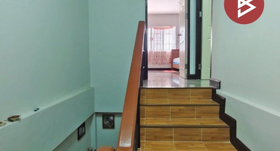 For sale 3 ベッドルーム townhouse in Sam Phran, Nakhon Pathom
