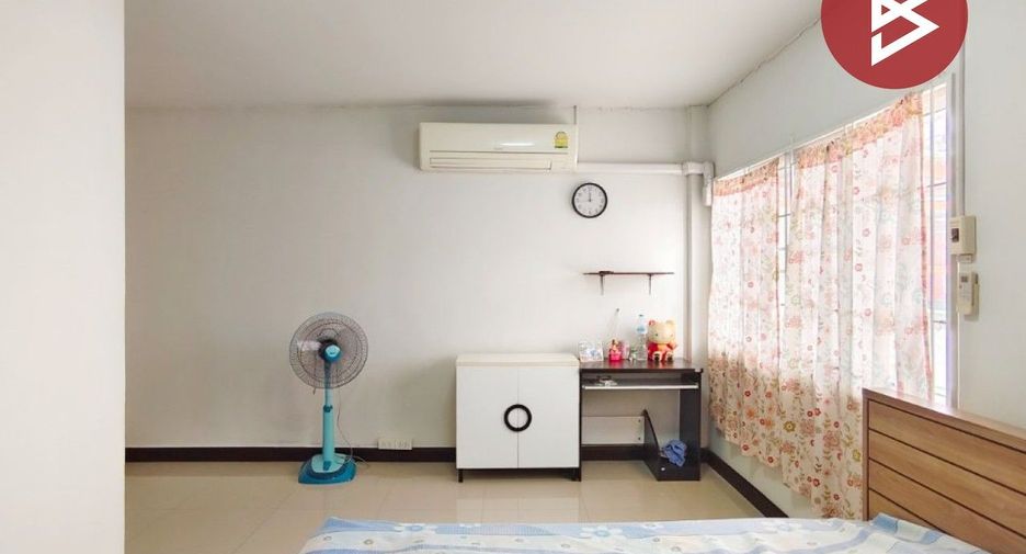 For sale 3 ベッドルーム townhouse in Sam Phran, Nakhon Pathom