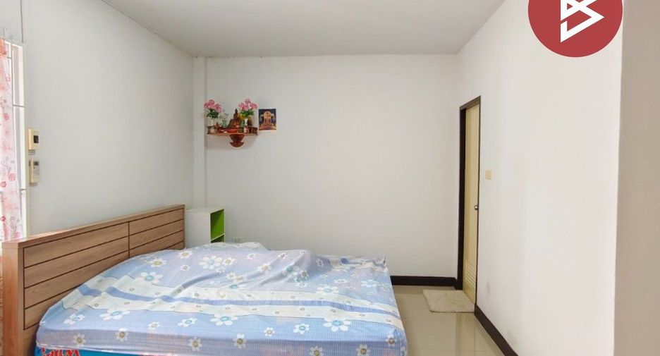 For sale 3 ベッドルーム townhouse in Sam Phran, Nakhon Pathom