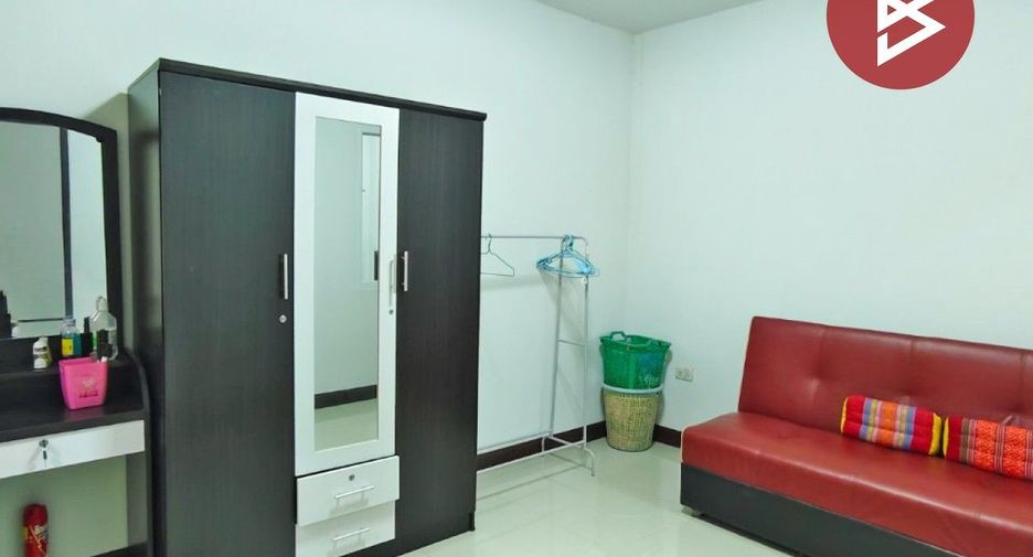 For sale 3 ベッドルーム townhouse in Sam Phran, Nakhon Pathom