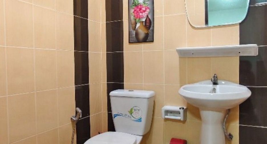 For sale 3 ベッドルーム townhouse in Sam Phran, Nakhon Pathom