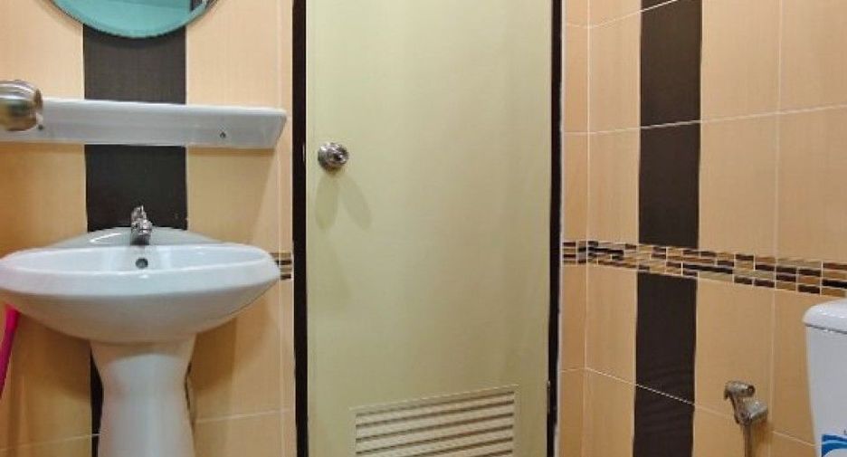 For sale 3 ベッドルーム townhouse in Sam Phran, Nakhon Pathom