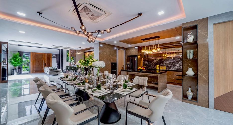 Villa en venta de 6 habitaciones en Bang Lamung, Chonburi