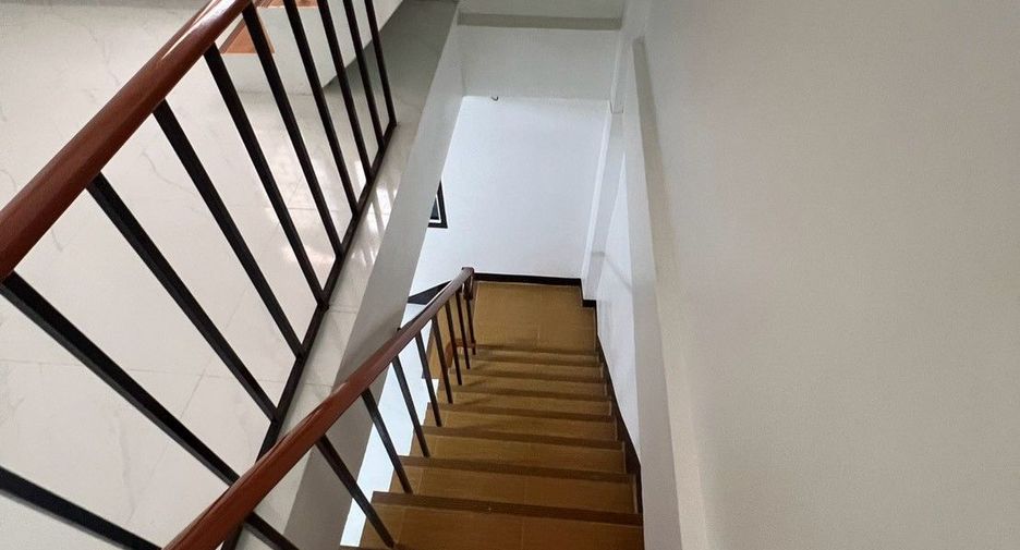 Local comercial en alquiler de 4 habitaciones en Khlong San, Bangkok