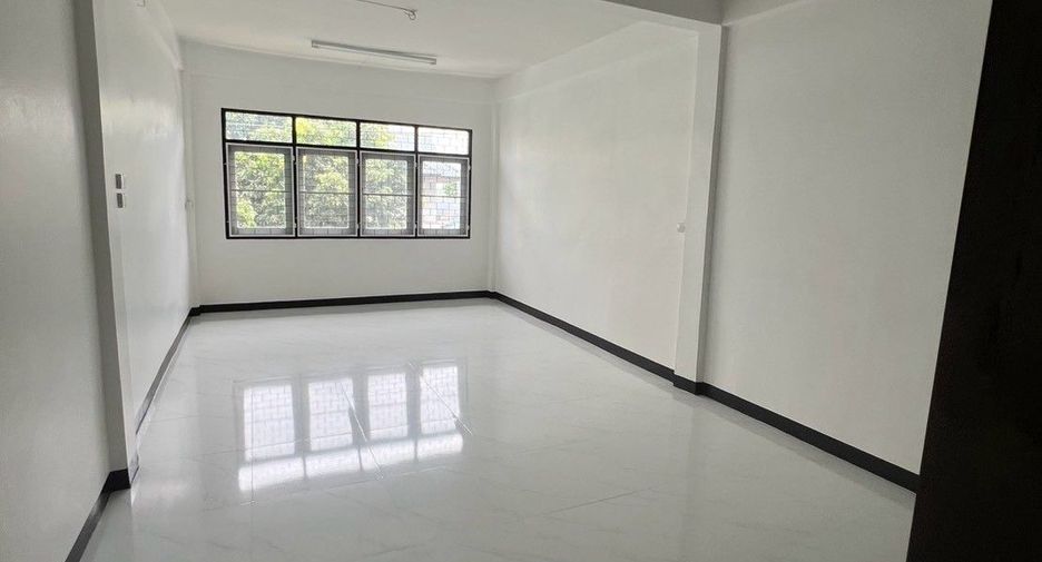 Local comercial en alquiler de 4 habitaciones en Khlong San, Bangkok