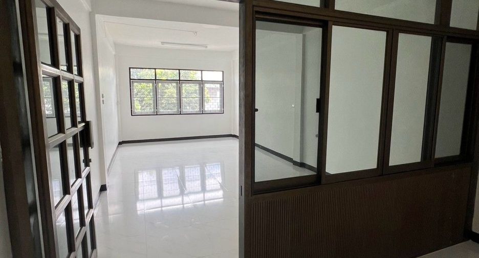 Local comercial en alquiler de 4 habitaciones en Khlong San, Bangkok