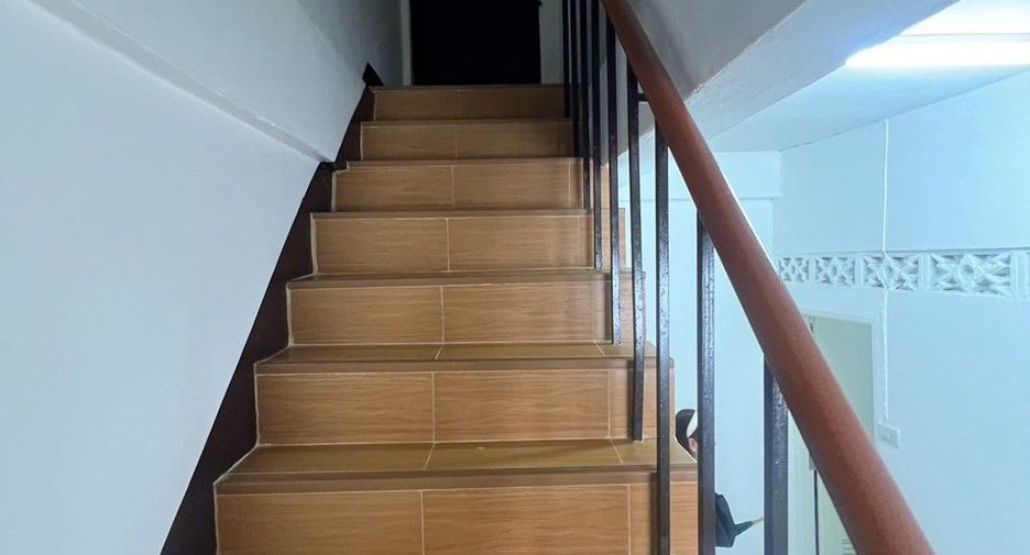 Local comercial en alquiler de 4 habitaciones en Khlong San, Bangkok