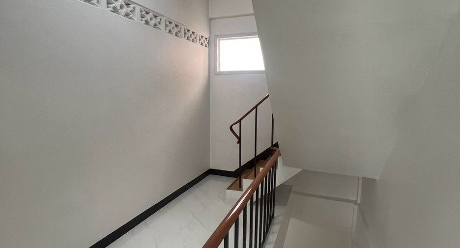 Local comercial en alquiler de 4 habitaciones en Khlong San, Bangkok