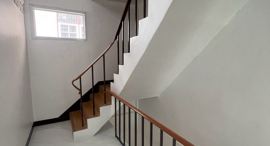 Local comercial en alquiler de 4 habitaciones en Khlong San, Bangkok