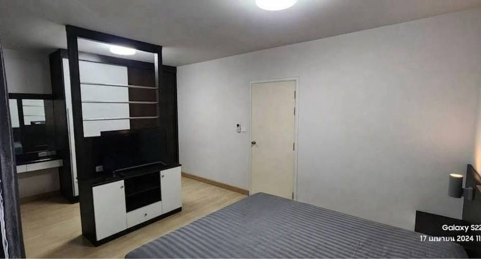 For rent 3 bedrooms townhouse in Suan Luang, Bangkok