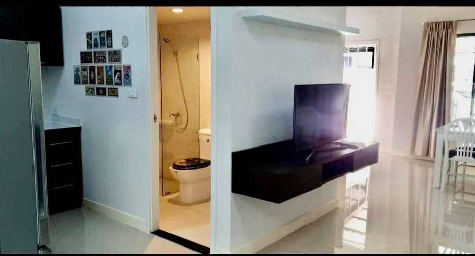 For rent 3 bedrooms townhouse in Suan Luang, Bangkok