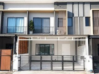 For rent 3 bedrooms townhouse in Suan Luang, Bangkok