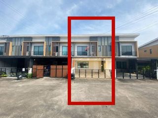 For rent 3 bedrooms townhouse in Suan Luang, Bangkok