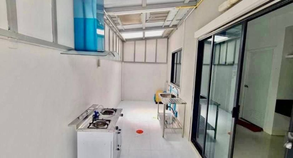 For rent 3 bedrooms townhouse in Suan Luang, Bangkok