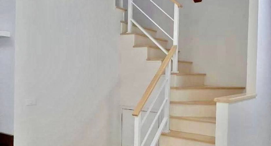 For rent 3 bedrooms townhouse in Suan Luang, Bangkok