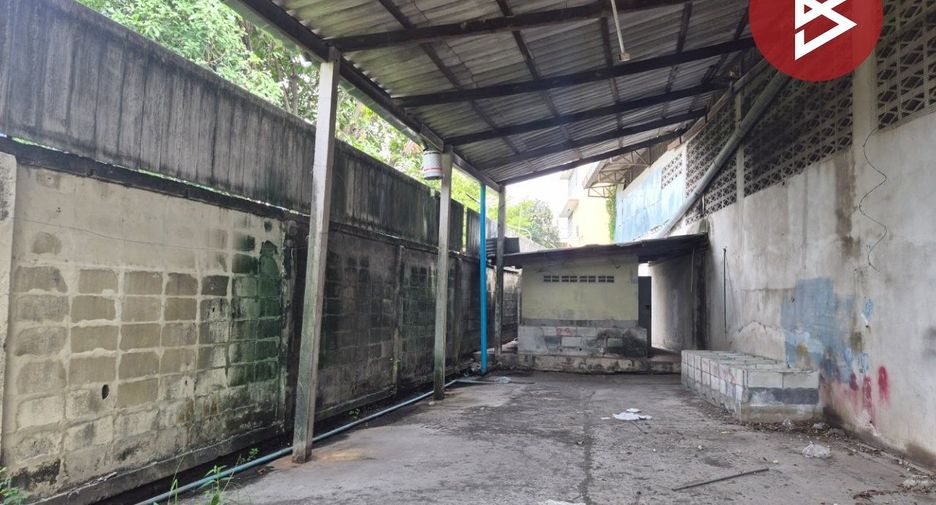 Local comercial en alquiler de 2 habitaciones en Mueang Chon Buri, Chonburi