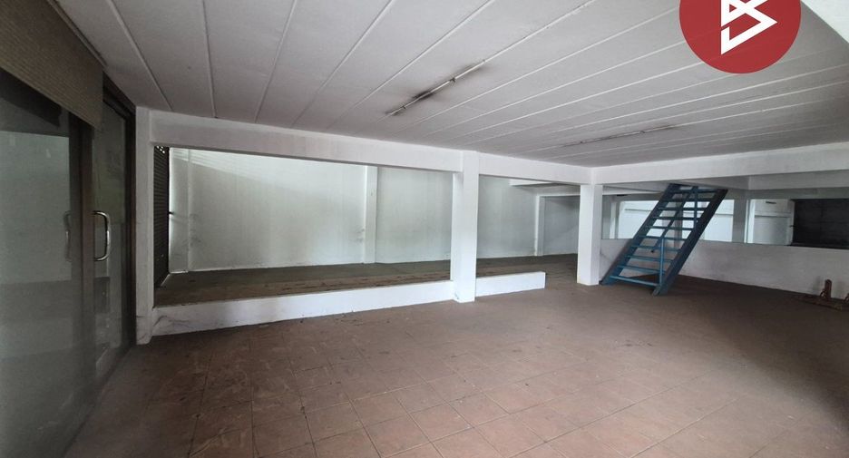 Local comercial en alquiler de 2 habitaciones en Mueang Chon Buri, Chonburi