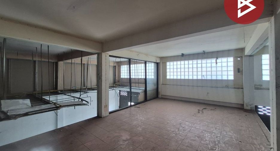 Local comercial en alquiler de 2 habitaciones en Mueang Chon Buri, Chonburi