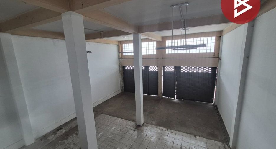 Local comercial en alquiler de 2 habitaciones en Mueang Chon Buri, Chonburi