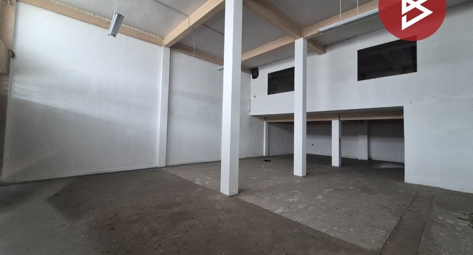 Local comercial en alquiler de 2 habitaciones en Mueang Chon Buri, Chonburi