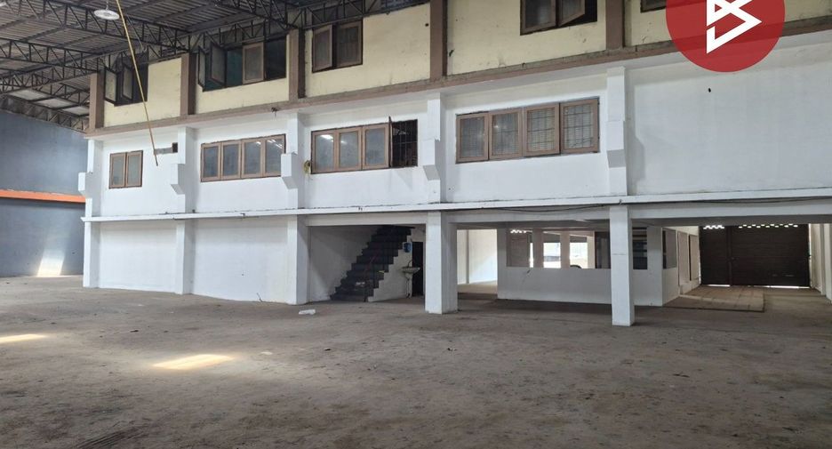 Local comercial en alquiler de 2 habitaciones en Mueang Chon Buri, Chonburi