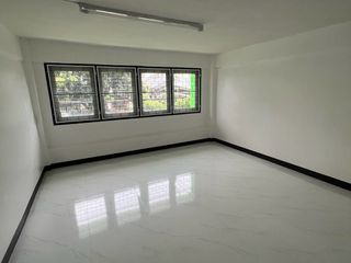 For sale 4 ベッドルーム retail Space in Khlong San, Bangkok
