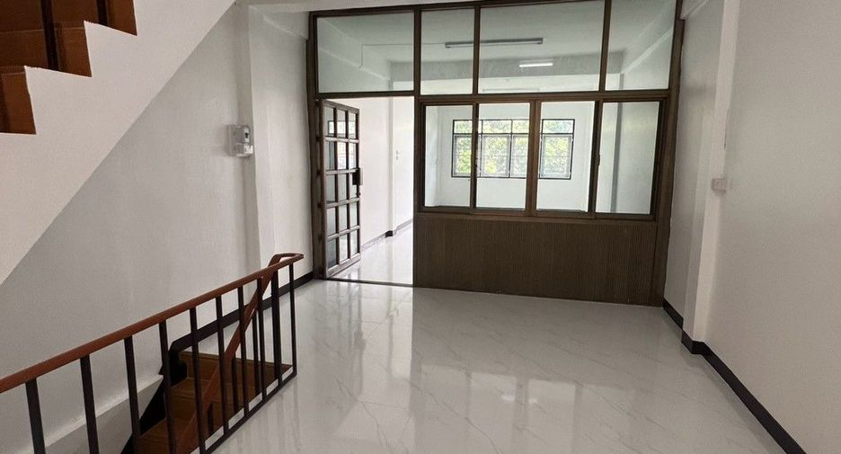 For sale 4 ベッドルーム retail Space in Khlong San, Bangkok