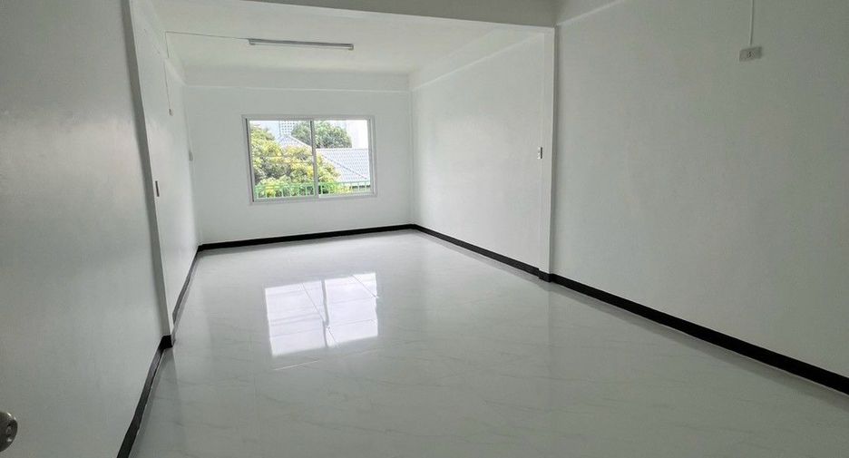 For sale 4 ベッドルーム retail Space in Khlong San, Bangkok