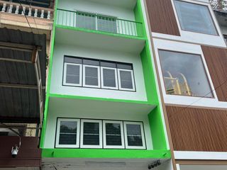 For sale 4 ベッドルーム retail Space in Khlong San, Bangkok