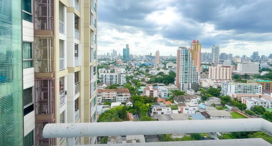 For sale 1 bed condo in Phaya Thai, Bangkok