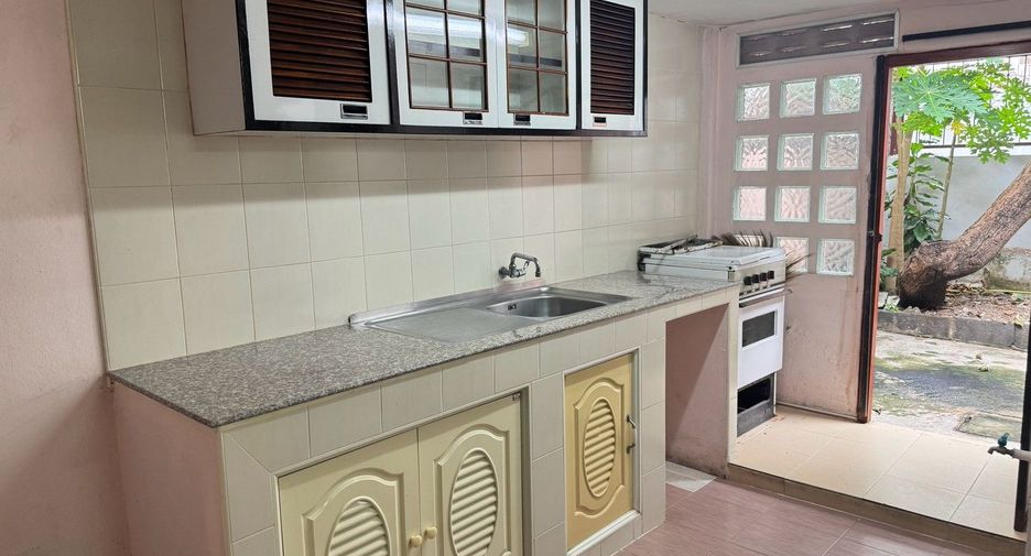 Casa en venta de 3 habitaciones en Mueang Nonthaburi, Nonthaburi