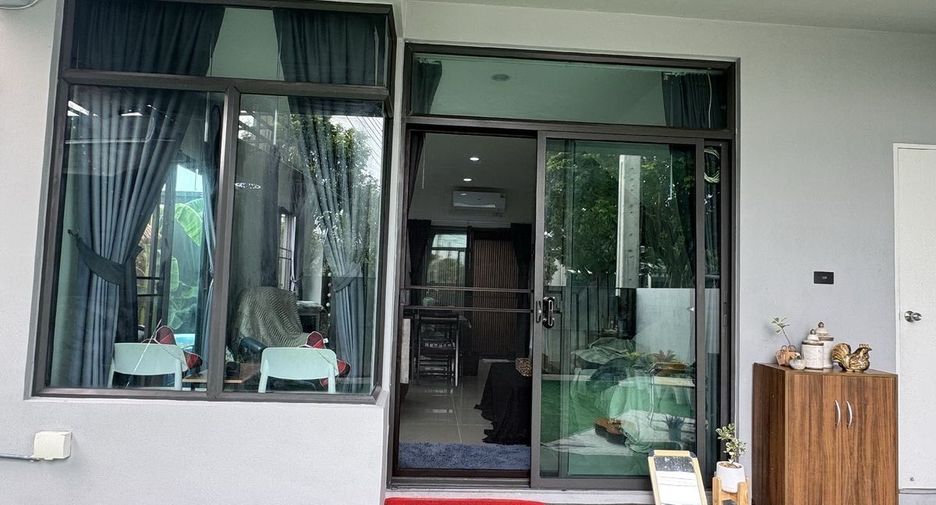 Reihenhaus zur Miete mit 3 Zimmer in Saphan Sung, Bangkok