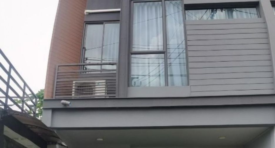 Reihenhaus zur Miete mit 3 Zimmer in Saphan Sung, Bangkok