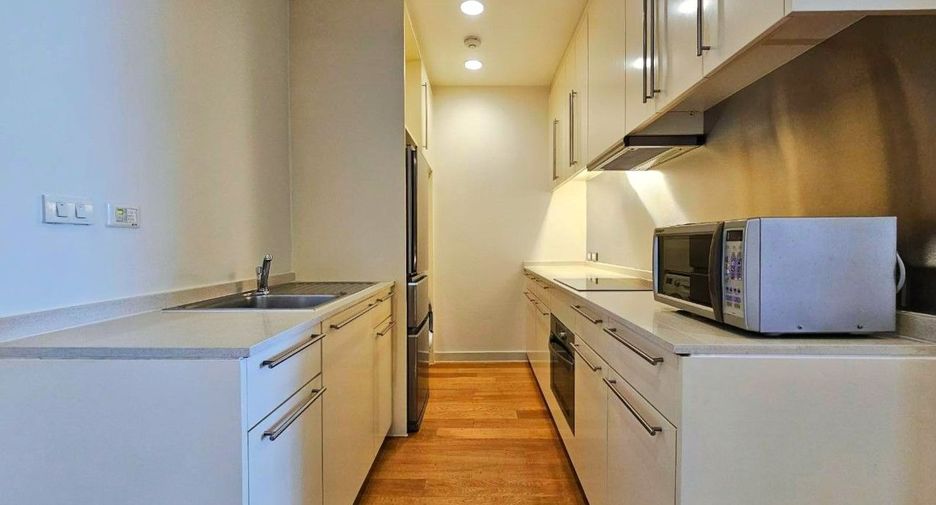 For rent 2 bedrooms serviced apartment in Sathon, Bangkok