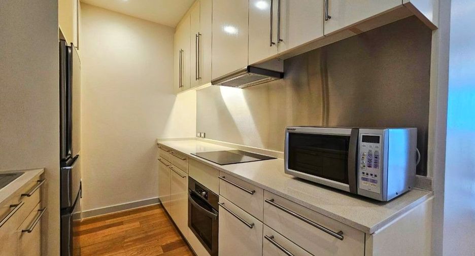 For rent 2 bedrooms serviced apartment in Sathon, Bangkok