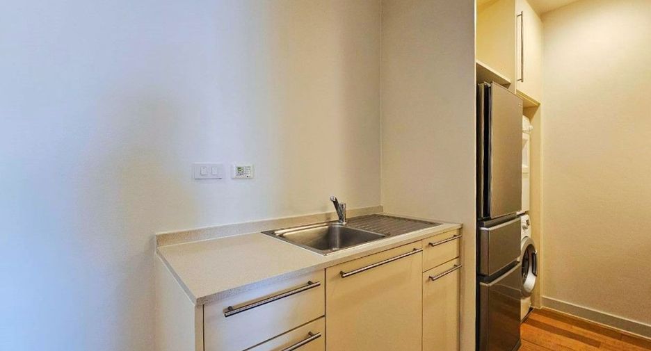 For rent 2 bedrooms serviced apartment in Sathon, Bangkok