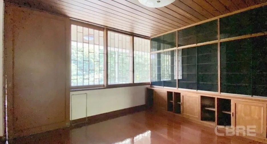 For sale 4 ベッドルーム house in Watthana, Bangkok