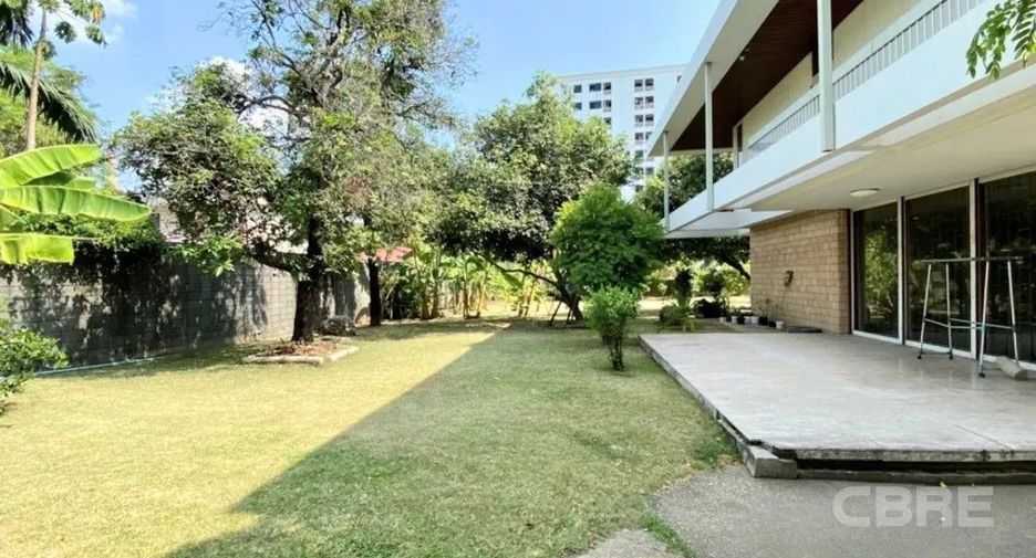For sale 4 ベッドルーム house in Watthana, Bangkok